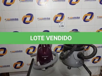 LOTE 119 - 02 ASPIRADORES DE PÓ. (NO ESTADO) ATENÇÃO! FAZER A VISITAÇÃO ANTES DE ARREMATAR, NÃO SABEMOS SE FUNCIONA. LEILÃO NÃO TEM GARANTIA E NEM DEVOLUÇÃO, SUJEITO A POSSÍVEIS AVARIAS VISÍVEIS/OCULTAS E/OU AUSÊNCIA DE COMPONENTES.
