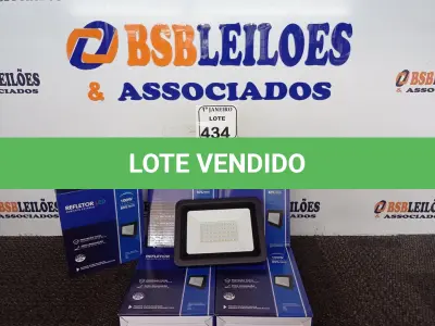 LOTE 434 - 05 REFLETORES DE LED AMBIENTE EXTERNO 100W CADA(NOVO). (NO ESTADO) ATENÇÃO! FAZER A VISITAÇÃO ANTES DE ARREMATAR, NÃO SABEMOS SE FUNCIONA. LEILÃO NÃO TEM GARANTIA E NEM DEVOLUÇÃO, SUJEITO A POSSÍVEIS AVARIAS VISÍVEIS/OCULTAS E/OU AUSÊNCIA DE COMPONENTES.