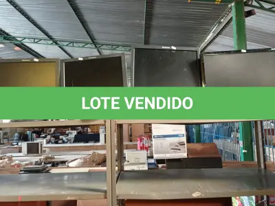 LOTE 488 - 08 MONITORES LCD MARCAS E MODELOS DIVERSOS. (NO ESTADO) ATENÇÃO! FAZER A VISITAÇÃO ANTES DE ARREMATAR, NÃO SABEMOS SE FUNCIONA. LEILÃO NÃO TEM GARANTIA E NEM DEVOLUÇÃO, SUJEITO A POSSÍVEIS AVARIAS VISÍVEIS/OCULTAS E/OU AUSÊNCIA DE COMPONENTES.