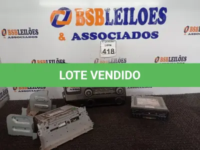 LOTE 418 - 01 APARELHO DE SOM AUTOMOTIVO E 01 PAINEL DO CARRO HONDA CIVIC.  (NO ESTADO) ATENÇÃO! FAZER A VISITAÇÃO ANTES DE ARREMATAR, NÃO SABEMOS SE FUNCIONA. LEILÃO NÃO TEM GARANTIA E NEM DEVOLUÇÃO, SUJEITO A POSSÍVEIS AVARIAS VISÍVEIS/OCULTAS E/OU AUSÊNCIA DE COMPONENTES.