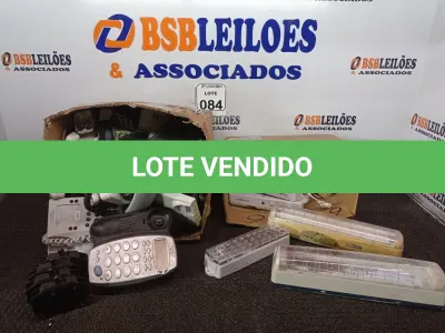 LOTE 084 - 01 LOTE C/VÁRIOS APARELHOS TELEFÔNICOS, LUMINÁRIAS DE EMERGÊNCIA E MATERIAIS DIVERSOS. (NO ESTADO) ATENÇÃO! FAZER A VISITAÇÃO ANTES DE ARREMATAR, NÃO SABEMOS SE FUNCIONA. LEILÃO NÃO TEM GARANTIA E NEM DEVOLUÇÃO, SUJEITO A POSSÍVEIS AVARIAS VISÍVEIS/OCULTAS E/OU AUSÊNCIA DE COMPONENTES.