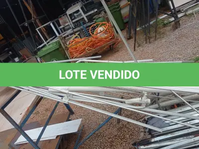 LOTE 554 - 01 OMBRELONE EM ALUMÍNIO S/LONA E C/BASE DE FERRO. (NO ESTADO) ATENÇÃO! FAZER A VISITAÇÃO ANTES DE ARREMATAR, NÃO SABEMOS SE FUNCIONA. LEILÃO NÃO TEM GARANTIA E NEM DEVOLUÇÃO, SUJEITO A POSSÍVEIS AVARIAS VISÍVEIS/OCULTAS E/OU AUSÊNCIA DE COMPONENTES.