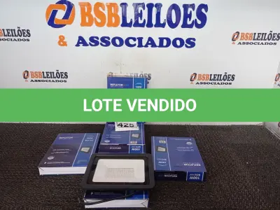 LOTE 425 - 05 REFLETORES DE LED AMBIENTE EXTERNO 100W CADA(NOVO). (NO ESTADO) ATENÇÃO! FAZER A VISITAÇÃO ANTES DE ARREMATAR, NÃO SABEMOS SE FUNCIONA. LEILÃO NÃO TEM GARANTIA E NEM DEVOLUÇÃO, SUJEITO A POSSÍVEIS AVARIAS VISÍVEIS/OCULTAS E/OU AUSÊNCIA DE COMPONENTES.