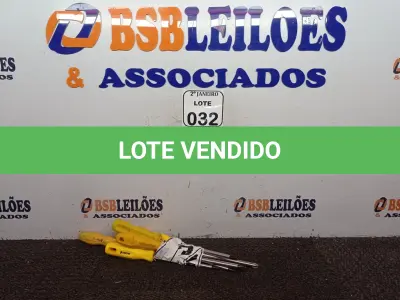 LOTE 032 - 06 CHAVES PHILIPS TAMANHOS DIVERSOS. (NO ESTADO) ATENÇÃO! FAZER A VISITAÇÃO ANTES DE ARREMATAR, NÃO SABEMOS SE FUNCIONA. LEILÃO NÃO TEM GARANTIA E NEM DEVOLUÇÃO, SUJEITO A POSSÍVEIS AVARIAS VISÍVEIS/OCULTAS E/OU AUSÊNCIA DE COMPONENTES.