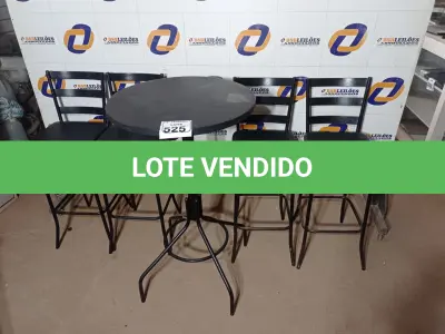 LOTE 525 - 01 MESA BISTRÔ C/04 BAQUETAS. (NO ESTADO) ATENÇÃO! FAZER A VISITAÇÃO ANTES DE ARREMATAR, NÃO SABEMOS SE FUNCIONA. LEILÃO NÃO TEM GARANTIA E NEM DEVOLUÇÃO, SUJEITO A POSSÍVEIS AVARIAS VISÍVEIS/OCULTAS E/OU AUSÊNCIA DE COMPONENTES.