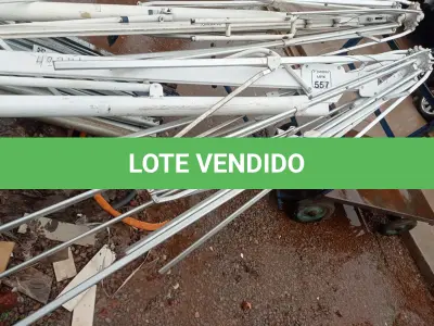 LOTE 557 - 01 OMBRELONE EM ALUMÍNIO S/LONA E C/BASE DE FERRO. (NO ESTADO) ATENÇÃO! FAZER A VISITAÇÃO ANTES DE ARREMATAR, NÃO SABEMOS SE FUNCIONA. LEILÃO NÃO TEM GARANTIA E NEM DEVOLUÇÃO, SUJEITO A POSSÍVEIS AVARIAS VISÍVEIS/OCULTAS E/OU AUSÊNCIA DE COMPONENTES.