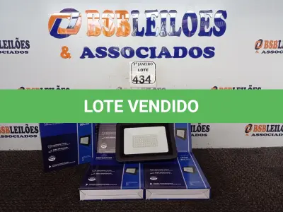 LOTE 434 - 05 REFLETORES DE LED AMBIENTE EXTERNO 100W CADA(NOVO). (NO ESTADO) ATENÇÃO! FAZER A VISITAÇÃO ANTES DE ARREMATAR, NÃO SABEMOS SE FUNCIONA. LEILÃO NÃO TEM GARANTIA E NEM DEVOLUÇÃO, SUJEITO A POSSÍVEIS AVARIAS VISÍVEIS/OCULTAS E/OU AUSÊNCIA DE COMPONENTES.
