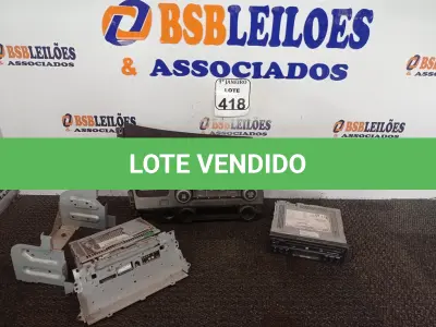 LOTE 418 - 01 APARELHO DE SOM AUTOMOTIVO E 01 PAINEL DO CARRO HONDA CIVIC.  (NO ESTADO) ATENÇÃO! FAZER A VISITAÇÃO ANTES DE ARREMATAR, NÃO SABEMOS SE FUNCIONA. LEILÃO NÃO TEM GARANTIA E NEM DEVOLUÇÃO, SUJEITO A POSSÍVEIS AVARIAS VISÍVEIS/OCULTAS E/OU AUSÊNCIA DE COMPONENTES.
