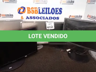 LOTE 449 - 05 MONITORES LCD MARCAS E MODELOS DIVERSOS. (NO ESTADO) ATENÇÃO! FAZER A VISITAÇÃO ANTES DE ARREMATAR, NÃO SABEMOS SE FUNCIONA. LEILÃO NÃO TEM GARANTIA E NEM DEVOLUÇÃO, SUJEITO A POSSÍVEIS AVARIAS VISÍVEIS/OCULTAS E/OU AUSÊNCIA DE COMPONENTES.
