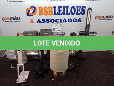 LOTE 039 - 01 LOTE C/VÁRIAS LUMINÁRIAS DE MESA. (NO ESTADO) ATENÇÃO! FAZER A VISITAÇÃO ANTES DE ARREMATAR, NÃO SABEMOS SE FUNCIONA. LEILÃO NÃO TEM GARANTIA E NEM DEVOLUÇÃO, SUJEITO A POSSÍVEIS AVARIAS VISÍVEIS/OCULTAS E/OU AUSÊNCIA DE COMPONENTES.