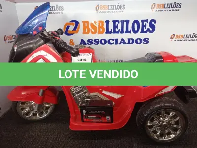 LOTE 480 - 01 TRICICLO INFANTIL ELÉTRICO. (NO ESTADO) ATENÇÃO! FAZER A VISITAÇÃO ANTES DE ARREMATAR, NÃO SABEMOS SE FUNCIONA. LEILÃO NÃO TEM GARANTIA E NEM DEVOLUÇÃO, SUJEITO A POSSÍVEIS AVARIAS VISÍVEIS/OCULTAS E/OU AUSÊNCIA DE COMPONENTES.