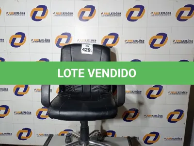 LOTE 429 - 01 CADEIRA DE ESCRITÓRIO. (NO ESTADO) ATENÇÃO! FAZER A VISITAÇÃO ANTES DE ARREMATAR, NÃO SABEMOS SE FUNCIONA. LEILÃO NÃO TEM GARANTIA E NEM DEVOLUÇÃO, SUJEITO A POSSÍVEIS AVARIAS VISÍVEIS/OCULTAS E/OU AUSÊNCIA DE COMPONENTES.