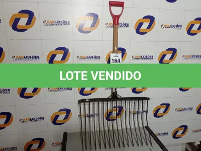 LOTE 164 - 01 GARFO P/FENO. (NO ESTADO) ATENÇÃO! FAZER A VISITAÇÃO ANTES DE ARREMATAR, NÃO SABEMOS SE FUNCIONA. LEILÃO NÃO TEM GARANTIA E NEM DEVOLUÇÃO, SUJEITO A POSSÍVEIS AVARIAS VISÍVEIS/OCULTAS E/OU AUSÊNCIA DE COMPONENTES.