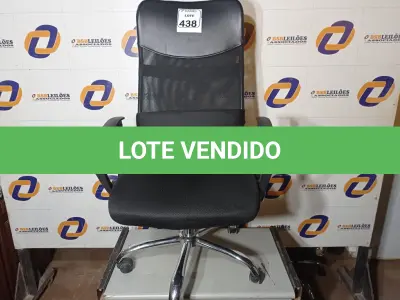 LOTE 438 - 01 CADEIRA DE ESCRITÓRIO COM ESPALDAR ALTO. (NO ESTADO) ATENÇÃO! FAZER A VISITAÇÃO ANTES DE ARREMATAR, NÃO SABEMOS SE FUNCIONA. LEILÃO NÃO TEM GARANTIA E NEM DEVOLUÇÃO, SUJEITO A POSSÍVEIS AVARIAS VISÍVEIS/OCULTAS E/OU AUSÊNCIA DE COMPONENTES.