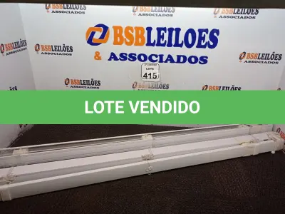 LOTE 415 - 02 PERSIANAS. (NO ESTADO) ATENÇÃO! FAZER A VISITAÇÃO ANTES DE ARREMATAR, NÃO SABEMOS SE FUNCIONA. LEILÃO NÃO TEM GARANTIA E NEM DEVOLUÇÃO, SUJEITO A POSSÍVEIS AVARIAS VISÍVEIS/OCULTAS E/OU AUSÊNCIA DE COMPONENTES.