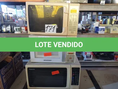 LOTE 171 - 03 MICRO-ONDAS DIVERSOS. (NO ESTADO) ATENÇÃO! FAZER A VISITAÇÃO ANTES DE ARREMATAR, NÃO SABEMOS SE FUNCIONA. LEILÃO NÃO TEM GARANTIA E NEM DEVOLUÇÃO, SUJEITO A POSSÍVEIS AVARIAS VISÍVEIS/OCULTAS E/OU AUSÊNCIA DE COMPONENTES.