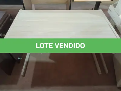 LOTE 356 - 01 MESA EM MADEIRA PARA ESCRITÓRIO. (NO ESTADO) ATENÇÃO! FAZER A VISITAÇÃO ANTES DE ARREMATAR, NÃO SABEMOS SE FUNCIONA. LEILÃO NÃO TEM GARANTIA E NEM DEVOLUÇÃO, SUJEITO A POSSÍVEIS AVARIAS VISÍVEIS/OCULTAS E/OU AUSÊNCIA DE COMPONENTES.