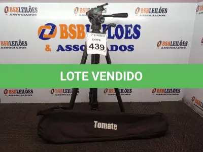 LOTE 439 - 01 TRIPÉ PARA CÂMERA MARCA TOMATE (NOVO). (NO ESTADO) ATENÇÃO! FAZER A VISITAÇÃO ANTES DE ARREMATAR, NÃO SABEMOS SE FUNCIONA. LEILÃO NÃO TEM GARANTIA E NEM DEVOLUÇÃO, SUJEITO A POSSÍVEIS AVARIAS VISÍVEIS/OCULTAS E/OU AUSÊNCIA DE COMPONENTES.