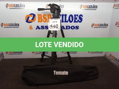 LOTE 440 - 01 TRIPÉ PARA CÂMERA MARCA TOMATE (NOVO). (NO ESTADO) ATENÇÃO! FAZER A VISITAÇÃO ANTES DE ARREMATAR, NÃO SABEMOS SE FUNCIONA. LEILÃO NÃO TEM GARANTIA E NEM DEVOLUÇÃO, SUJEITO A POSSÍVEIS AVARIAS VISÍVEIS/OCULTAS E/OU AUSÊNCIA DE COMPONENTES.