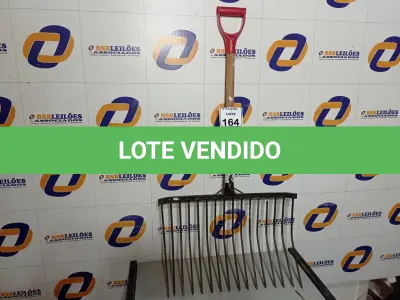 LOTE 164 - 01 GARFO P/FENO. (NO ESTADO) ATENÇÃO! FAZER A VISITAÇÃO ANTES DE ARREMATAR, NÃO SABEMOS SE FUNCIONA. LEILÃO NÃO TEM GARANTIA E NEM DEVOLUÇÃO, SUJEITO A POSSÍVEIS AVARIAS VISÍVEIS/OCULTAS E/OU AUSÊNCIA DE COMPONENTES.