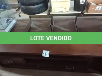LOTE 351 - 01 RACK EM MADEIRA COM 02 GAVETAS. (NO ESTADO) ATENÇÃO! FAZER A VISITAÇÃO ANTES DE ARREMATAR, NÃO SABEMOS SE FUNCIONA. LEILÃO NÃO TEM GARANTIA E NEM DEVOLUÇÃO, SUJEITO A POSSÍVEIS AVARIAS VISÍVEIS/OCULTAS E/OU AUSÊNCIA DE COMPONENTES.
