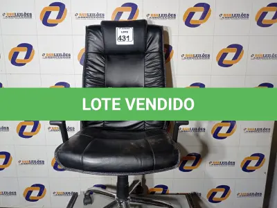 LOTE 431 - 01 CADEIRA DE ESCRITÓRIO COM ESPALDAR ALTO. (NO ESTADO) ATENÇÃO! FAZER A VISITAÇÃO ANTES DE ARREMATAR, NÃO SABEMOS SE FUNCIONA. LEILÃO NÃO TEM GARANTIA E NEM DEVOLUÇÃO, SUJEITO A POSSÍVEIS AVARIAS VISÍVEIS/OCULTAS E/OU AUSÊNCIA DE COMPONENTES.