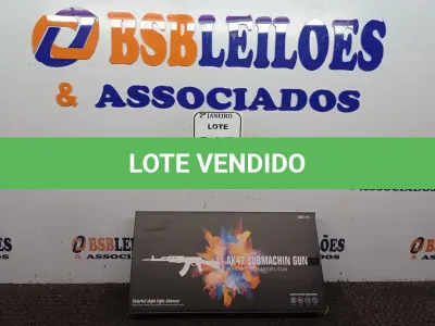 LOTE 215 - 01 AK 47 SUBMACHINI GUN BOLINHA DE GEL. (NOVO) (NO ESTADO) ATENÇÃO! FAZER A VISITAÇÃO ANTES DE ARREMATAR, NÃO SABEMOS SE FUNCIONA. LEILÃO NÃO TEM GARANTIA E NEM DEVOLUÇÃO, SUJEITO A POSSÍVEIS AVARIAS VISÍVEIS/OCULTAS E/OU AUSÊNCIA DE COMPONENTES.