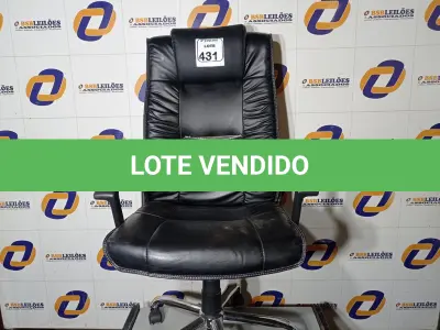 LOTE 431 - 01 CADEIRA DE ESCRITÓRIO COM ESPALDAR ALTO. (NO ESTADO) ATENÇÃO! FAZER A VISITAÇÃO ANTES DE ARREMATAR, NÃO SABEMOS SE FUNCIONA. LEILÃO NÃO TEM GARANTIA E NEM DEVOLUÇÃO, SUJEITO A POSSÍVEIS AVARIAS VISÍVEIS/OCULTAS E/OU AUSÊNCIA DE COMPONENTES.