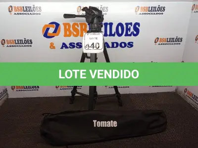 LOTE 440 - 01 TRIPÉ PARA CÂMERA MARCA TOMATE (NOVO). (NO ESTADO) ATENÇÃO! FAZER A VISITAÇÃO ANTES DE ARREMATAR, NÃO SABEMOS SE FUNCIONA. LEILÃO NÃO TEM GARANTIA E NEM DEVOLUÇÃO, SUJEITO A POSSÍVEIS AVARIAS VISÍVEIS/OCULTAS E/OU AUSÊNCIA DE COMPONENTES.