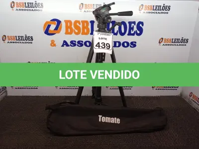 LOTE 439 - 01 TRIPÉ PARA CÂMERA MARCA TOMATE (NOVO). (NO ESTADO) ATENÇÃO! FAZER A VISITAÇÃO ANTES DE ARREMATAR, NÃO SABEMOS SE FUNCIONA. LEILÃO NÃO TEM GARANTIA E NEM DEVOLUÇÃO, SUJEITO A POSSÍVEIS AVARIAS VISÍVEIS/OCULTAS E/OU AUSÊNCIA DE COMPONENTES.