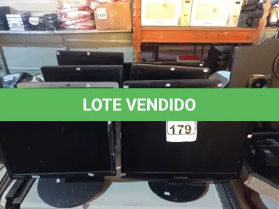 LOTE 179 - 08 MONITORES MARCAS E MODELOS DIVERSOS. (NO ESTADO) ATENÇÃO! FAZER A VISITAÇÃO ANTES DE ARREMATAR, NÃO SABEMOS SE FUNCIONA. LEILÃO NÃO TEM GARANTIA E NEM DEVOLUÇÃO, SUJEITO A POSSÍVEIS AVARIAS VISÍVEIS/OCULTAS E/OU AUSÊNCIA DE COMPONENTES.
