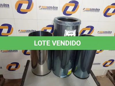 LOTE 265 - 03 LIXEIRAS REDONDAS EM INOX. (NO ESTADO) ATENÇÃO! FAZER A VISITAÇÃO ANTES DE ARREMATAR, NÃO SABEMOS SE FUNCIONA. LEILÃO NÃO TEM GARANTIA E NEM DEVOLUÇÃO, SUJEITO A POSSÍVEIS AVARIAS VISÍVEIS/OCULTAS E/OU AUSÊNCIA DE COMPONENTES.