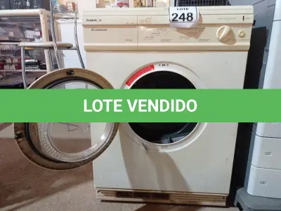 LOTE 248 - 01 MÁQUINA DE LAVAR ROUPAS EVOLUTION. (NO ESTADO) ATENÇÃO! FAZER A VISITAÇÃO ANTES DE ARREMATAR, NÃO SABEMOS SE FUNCIONA. LEILÃO NÃO TEM GARANTIA E NEM DEVOLUÇÃO, SUJEITO A POSSÍVEIS AVARIAS VISÍVEIS/OCULTAS E/OU AUSÊNCIA DE COMPONENTES.