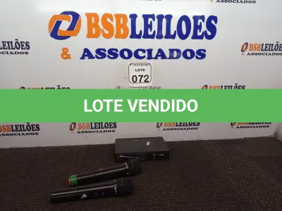 LOTE 072 - 01 BASE COM 2 MICROFONES SEM FIO KADOSH. (NO ESTADO) ATENÇÃO! FAZER A VISITAÇÃO ANTES DE ARREMATAR, NÃO SABEMOS SE FUNCIONA. LEILÃO NÃO TEM GARANTIA E NEM DEVOLUÇÃO, SUJEITO A POSSÍVEIS AVARIAS VISÍVEIS/OCULTAS E/OU AUSÊNCIA DE COMPONENTES.