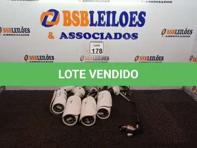 LOTE 178 - 04 CÂMERAS DE VÍDEO. (NO ESTADO) ATENÇÃO! FAZER A VISITAÇÃO ANTES DE ARREMATAR, NÃO SABEMOS SE FUNCIONA. LEILÃO NÃO TEM GARANTIA E NEM DEVOLUÇÃO, SUJEITO A POSSÍVEIS AVARIAS VISÍVEIS/OCULTAS E/OU AUSÊNCIA DE COMPONENTES.