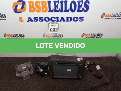 LOTE 002 - 01 APARELHO DE SOM VEICULAR MULTIMÍDIA. (NO ESTADO) ATENÇÃO! FAZER A VISITAÇÃO ANTES DE ARREMATAR, NÃO SABEMOS SE FUNCIONA. LEILÃO NÃO TEM GARANTIA E NEM DEVOLUÇÃO, SUJEITO A POSSÍVEIS AVARIAS VISÍVEIS/OCULTAS E/OU AUSÊNCIA DE COMPONENTES.