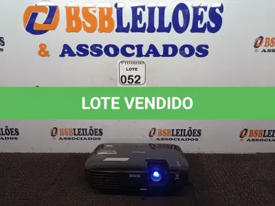 LOTE 052 - 01 PROJETOR MULTIMIDIA LCD MODELO MARCA EPSON. (NO ESTADO) ATENÇÃO! FAZER A VISITAÇÃO ANTES DE ARREMATAR, NÃO SABEMOS SE FUNCIONA. LEILÃO NÃO TEM GARANTIA E NEM DEVOLUÇÃO, SUJEITO A POSSÍVEIS AVARIAS VISÍVEIS/OCULTAS E/OU AUSÊNCIA DE COMPONENTES.