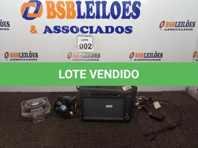 LOTE 002 - 01 APARELHO DE SOM VEICULAR MULTIMÍDIA. (NO ESTADO) ATENÇÃO! FAZER A VISITAÇÃO ANTES DE ARREMATAR, NÃO SABEMOS SE FUNCIONA. LEILÃO NÃO TEM GARANTIA E NEM DEVOLUÇÃO, SUJEITO A POSSÍVEIS AVARIAS VISÍVEIS/OCULTAS E/OU AUSÊNCIA DE COMPONENTES.