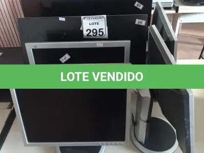 LOTE 295 - 06 MONITORES DIVERSOS PARA RETIRADA DE PEÇAS. (NO ESTADO) ATENÇÃO! FAZER A VISITAÇÃO ANTES DE ARREMATAR, NÃO SABEMOS SE FUNCIONA. LEILÃO NÃO TEM GARANTIA E NEM DEVOLUÇÃO, SUJEITO A POSSÍVEIS AVARIAS VISÍVEIS/OCULTAS E/OU AUSÊNCIA DE COMPONENTES.