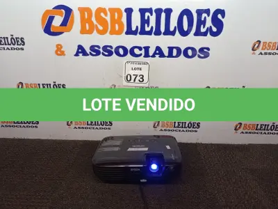 LOTE 073 - 01 PROJETOR MULTIMÍDIA LCD MODELO H369A MARCA EPSON. (NO ESTADO) ATENÇÃO! FAZER A VISITAÇÃO ANTES DE ARREMATAR, NÃO SABEMOS SE FUNCIONA. LEILÃO NÃO TEM GARANTIA E NEM DEVOLUÇÃO, SUJEITO A POSSÍVEIS AVARIAS VISÍVEIS/OCULTAS E/OU AUSÊNCIA DE COMPONENTES.