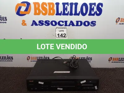 LOTE 142 - 01 APARELHO TOCA CD PLAYER CD-P1100 BIVOLT MARCA TEAC. (NO ESTADO) ATENÇÃO! FAZER A VISITAÇÃO ANTES DE ARREMATAR, NÃO SABEMOS SE FUNCIONA. LEILÃO NÃO TEM GARANTIA E NEM DEVOLUÇÃO, SUJEITO A POSSÍVEIS AVARIAS VISÍVEIS/OCULTAS E/OU AUSÊNCIA DE COMPONENTES.