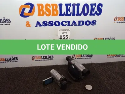 LOTE 055 - 02 CÂMERAS FILMADORAS, SENDO 01 MARCA PANASONIC SEM BATERIA E 01 MARCA SONY COM BATERIA. (NO ESTADO) ATENÇÃO! FAZER A VISITAÇÃO ANTES DE ARREMATAR, NÃO SABEMOS SE FUNCIONA. LEILÃO NÃO TEM GARANTIA E NEM DEVOLUÇÃO, SUJEITO A POSSÍVEIS AVARIAS VISÍVEIS/OCULTAS E/OU AUSÊNCIA DE COMPONENTES.