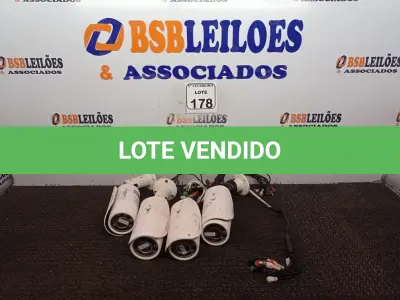 LOTE 178 - 04 CÂMERAS DE VÍDEO. (NO ESTADO) ATENÇÃO! FAZER A VISITAÇÃO ANTES DE ARREMATAR, NÃO SABEMOS SE FUNCIONA. LEILÃO NÃO TEM GARANTIA E NEM DEVOLUÇÃO, SUJEITO A POSSÍVEIS AVARIAS VISÍVEIS/OCULTAS E/OU AUSÊNCIA DE COMPONENTES.