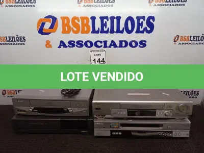 LOTE 144 - 04 APARELHOS DE VÍDEO TAPE MARCAS E MODELOS DIVERSOS. (NO ESTADO) ATENÇÃO! FAZER A VISITAÇÃO ANTES DE ARREMATAR, NÃO SABEMOS SE FUNCIONA. LEILÃO NÃO TEM GARANTIA E NEM DEVOLUÇÃO, SUJEITO A POSSÍVEIS AVARIAS VISÍVEIS/OCULTAS E/OU AUSÊNCIA DE COMPONENTES.