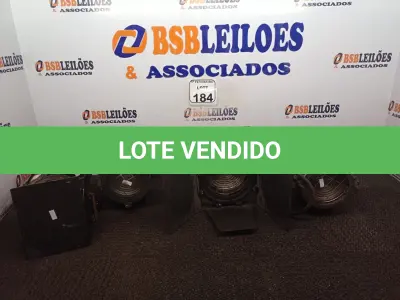 LOTE 184 - 04 REFLETORES PARA ESTÚDIO. (NO ESTADO) ATENÇÃO! FAZER A VISITAÇÃO ANTES DE ARREMATAR, NÃO SABEMOS SE FUNCIONA. LEILÃO NÃO TEM GARANTIA E NEM DEVOLUÇÃO, SUJEITO A POSSÍVEIS AVARIAS VISÍVEIS/OCULTAS E/OU AUSÊNCIA DE COMPONENTES.