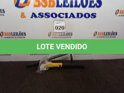 LOTE 020 - 01 MARTELO COM CABO EMBORRACHADO DE 27 MM E 01 SACHO PARA JARDINAGEM. (NO ESTADO) ATENÇÃO! FAZER A VISITAÇÃO ANTES DE ARREMATAR, NÃO SABEMOS SE FUNCIONA. LEILÃO NÃO TEM GARANTIA E NEM DEVOLUÇÃO, SUJEITO A POSSÍVEIS AVARIAS VISÍVEIS/OCULTAS E/OU AUSÊNCIA DE COMPONENTES.