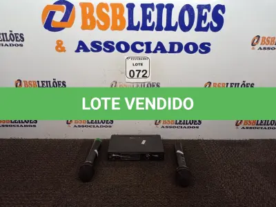LOTE 072 - 01 BASE COM 2 MICROFONES SEM FIO KADOSH. (NO ESTADO) ATENÇÃO! FAZER A VISITAÇÃO ANTES DE ARREMATAR, NÃO SABEMOS SE FUNCIONA. LEILÃO NÃO TEM GARANTIA E NEM DEVOLUÇÃO, SUJEITO A POSSÍVEIS AVARIAS VISÍVEIS/OCULTAS E/OU AUSÊNCIA DE COMPONENTES.
