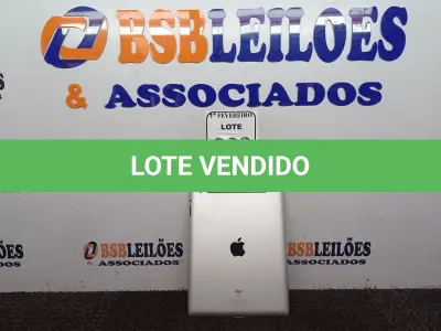 LOTE 003 - 01 IPAD 64GB SEM CARREGADOR. (NO ESTADO) ATENÇÃO! FAZER A VISITAÇÃO ANTES DE ARREMATAR, NÃO SABEMOS SE FUNCIONA. LEILÃO NÃO TEM GARANTIA E NEM DEVOLUÇÃO, SUJEITO A POSSÍVEIS AVARIAS VISÍVEIS/OCULTAS E/OU AUSÊNCIA DE COMPONENTES.