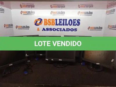 LOTE 181 - 06 MONITORES LCD MARCAS E MODELOS DIVERSOS. (NO ESTADO) ATENÇÃO! FAZER A VISITAÇÃO ANTES DE ARREMATAR, NÃO SABEMOS SE FUNCIONA. LEILÃO NÃO TEM GARANTIA E NEM DEVOLUÇÃO, SUJEITO A POSSÍVEIS AVARIAS VISÍVEIS/OCULTAS E/OU AUSÊNCIA DE COMPONENTES.