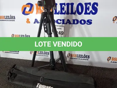 LOTE 249 - 01 TRIPÉ PARA CÂMERA MARCA TOMATE. (NO ESTADO) ATENÇÃO! FAZER A VISITAÇÃO ANTES DE ARREMATAR, NÃO SABEMOS SE FUNCIONA. LEILÃO NÃO TEM GARANTIA E NEM DEVOLUÇÃO, SUJEITO A POSSÍVEIS AVARIAS VISÍVEIS/OCULTAS E/OU AUSÊNCIA DE COMPONENTES.